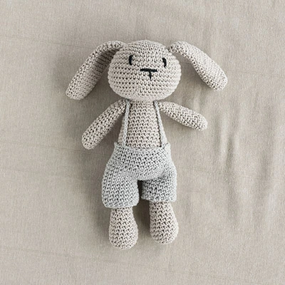 Muñeco de un conejito hecho a crochet